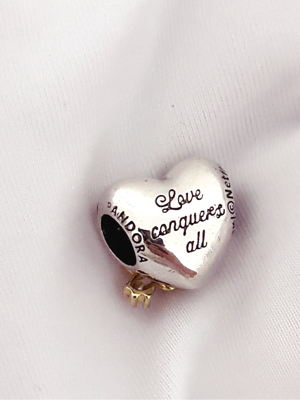 PANDORA Bridgerton Honeycomb & Bee Heart Charm w/box - Picture 7 of 8